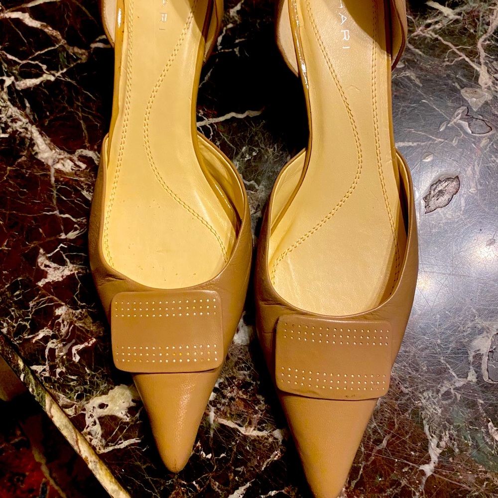 Beautiful and Comfortable kitty heels.
